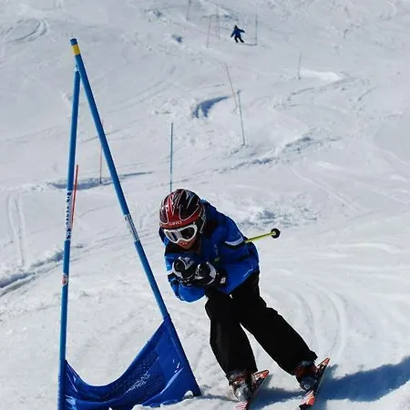 Mont-Fort Swiss Lodge Хостел Ле-Шабль