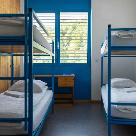 Хостел Mont-Fort Swiss Lodge Ле-Шабль